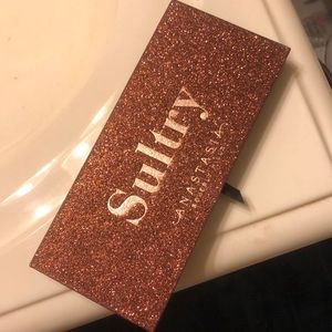Sultry Eyeshadow palette ABH